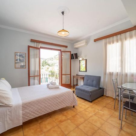 Vrettos Arts Apartment Agia Efimia ภายนอก รูปภาพ